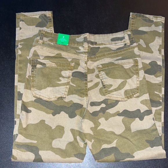 DIP skinny fit high rise camo denim. Size 7 - Picture 2 of 12